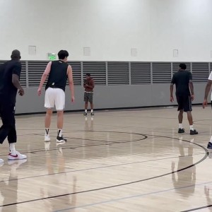 开云网站-76人队记晒球队多位球员训练视频 杨瀚森和郭昊文也在一起训练