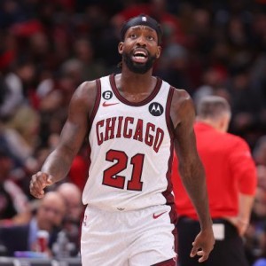 开云体育app下载-重回家乡贝弗利即插即用，公牛结束连败开始狂奔